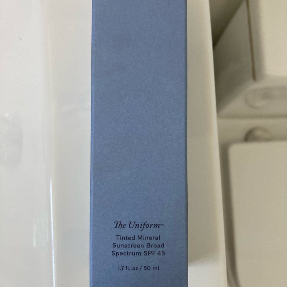 Merit The Uniform Tinted Mineral Sunscreen SPF 45